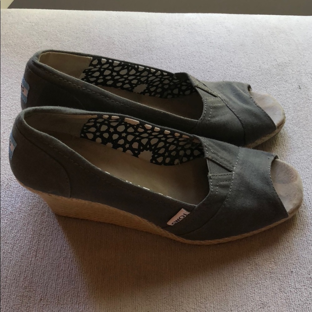 Toms Wedge grey size 9